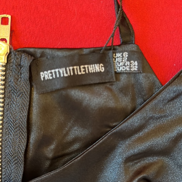 **MUST BE BUNDLED Black satin scoop neck cropped top - Picture 6 of 7